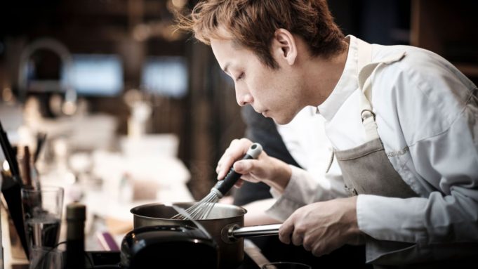 keita-kitamura-chef-du-restaurant-erh_5910672