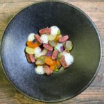 Faux filet de Wagyu japonais grillé, légumes d’un « pot au feu » à la fleur de sel, bouillon de boeuf coco/raifort d’Alsace.