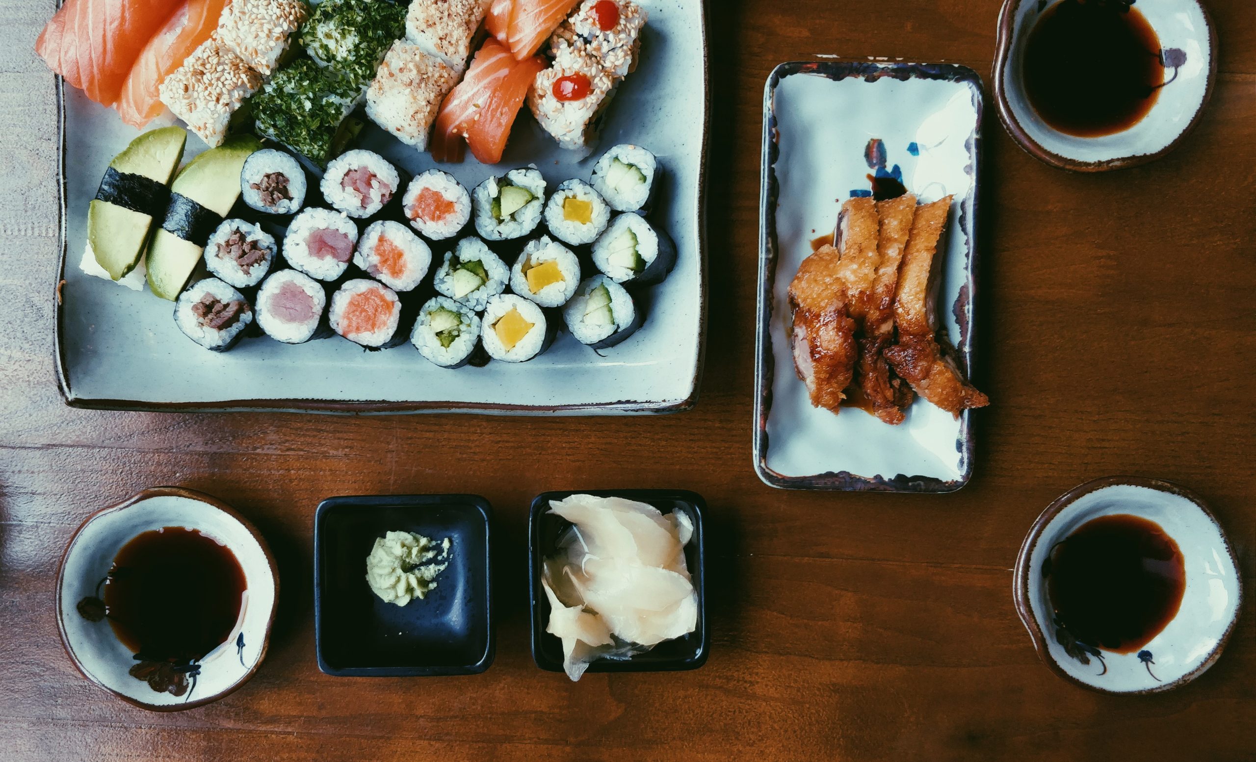 Sushi, Maki, Nigiri & California Rolls maison (plateau de sushis japonais)  : - CuisineStyle